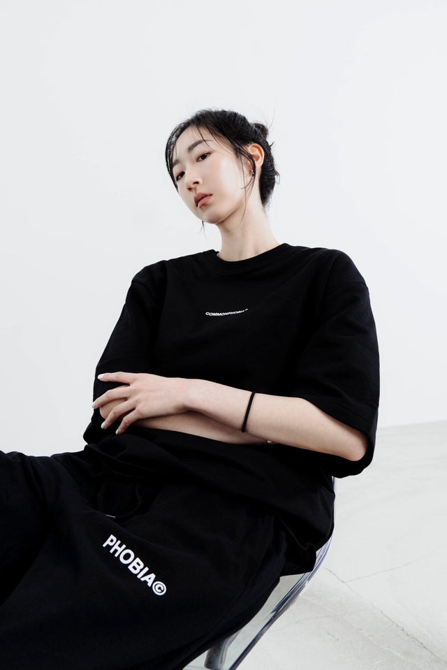 SIGNATURE BLACK CLASSIC LOGO T-SHIRT