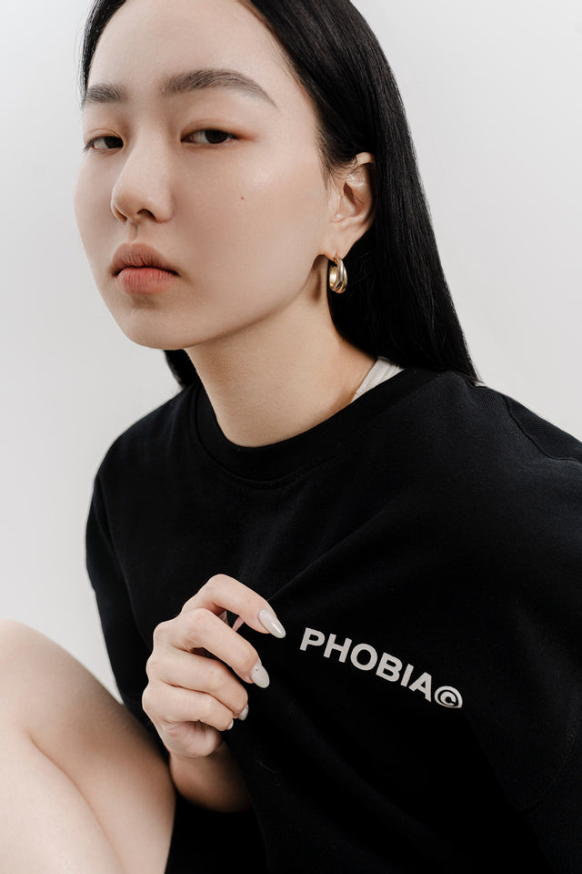 SIGNATURE BLACK PREMIUM LOGO T-SHIRT