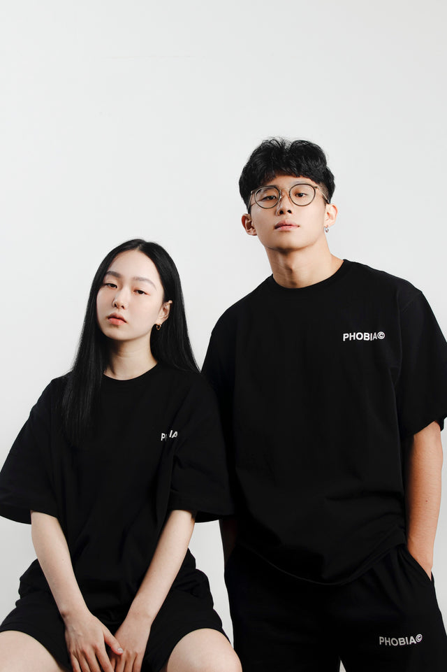 SIGNATURE BLACK PREMIUM LOGO T-SHIRT